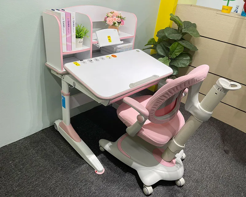 Mê mẩn những mẫu bàn học màu hồng nhập khẩu hot nhất năm 2025