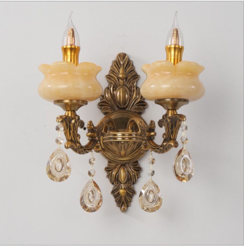 Những mẫu đèn treo tường phòng ngủ cổ điển siêu sang