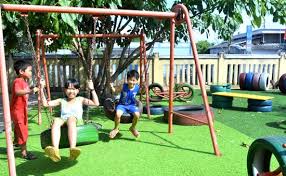 Xích đu bằng lốp xe