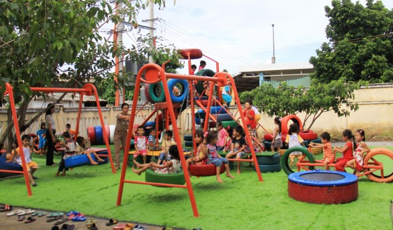 Xích đu bằng lốp xe