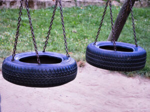 Cách Làm Xích Đu Bằng Lốp Xe Đơn Giản & Sáng Tạo Cho Sân Vườn
