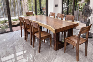 TOP 5 mẫu bàn ăn đẹp bằng gỗ tự nhiên “HOT” nhất 2025